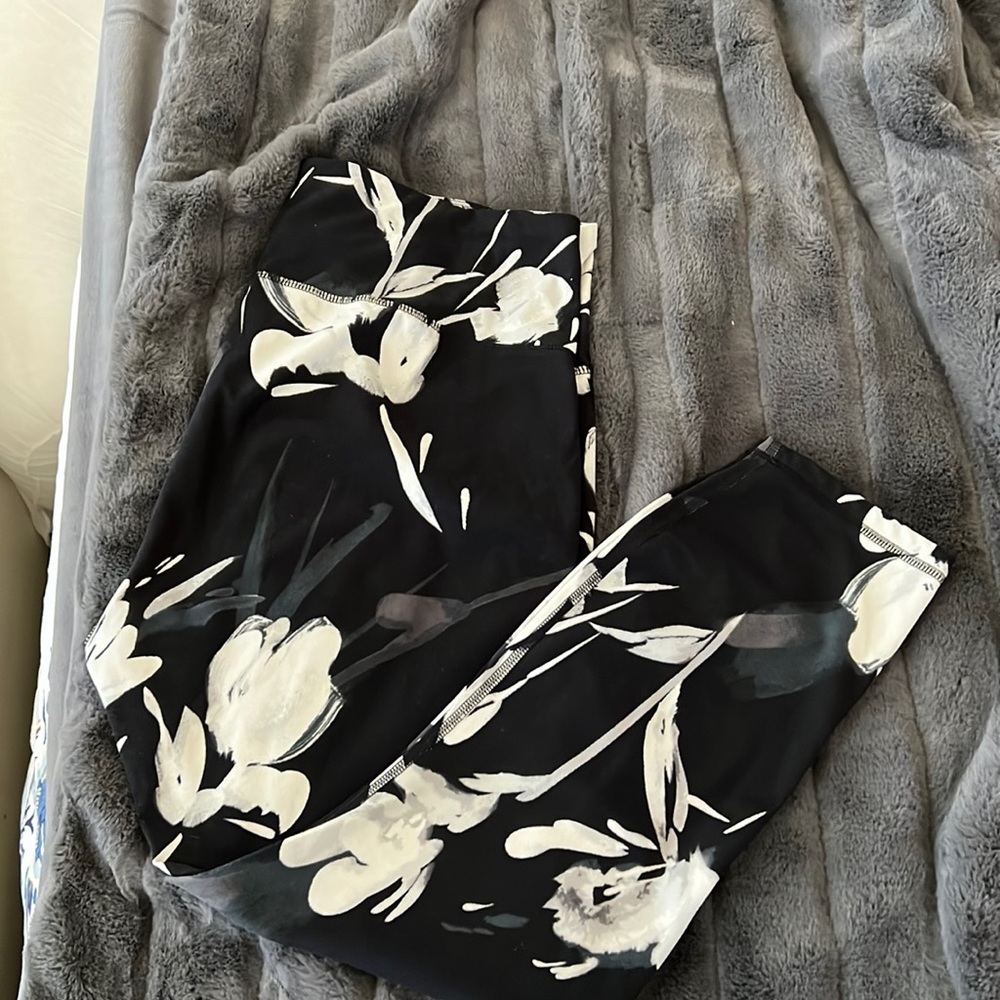 All in Motion women’s leggings cropped